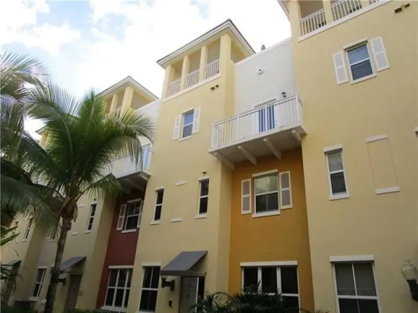 2320 Vintage Cir, Lighthouse Pt, FL 33064