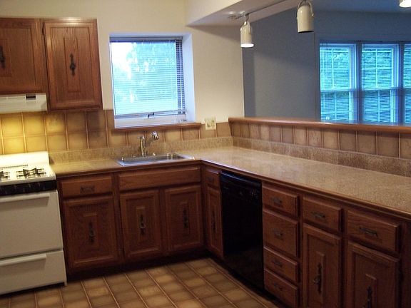 2nd image of 901 Callowhill St APT 2