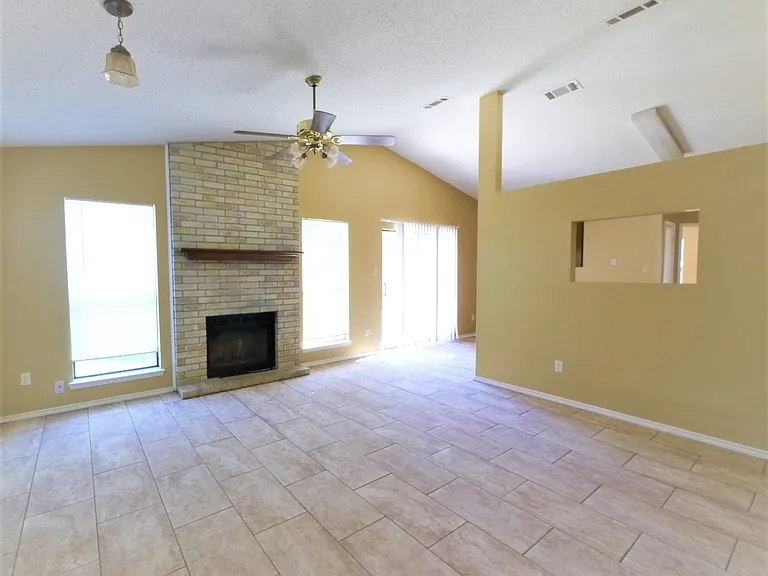 1510 Westway Dr — Photo 3