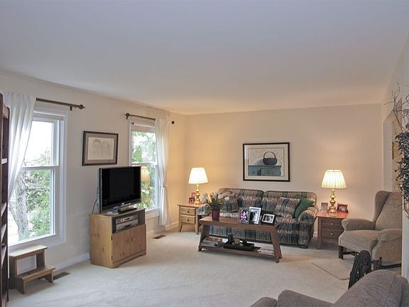 5th image of 1051 Portugal Dr