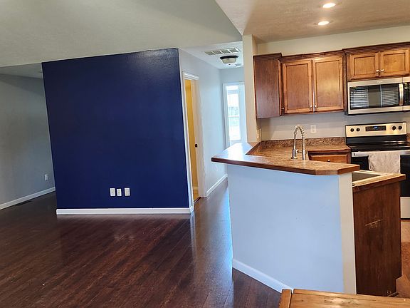 3rd image of 432 N Jester Ave