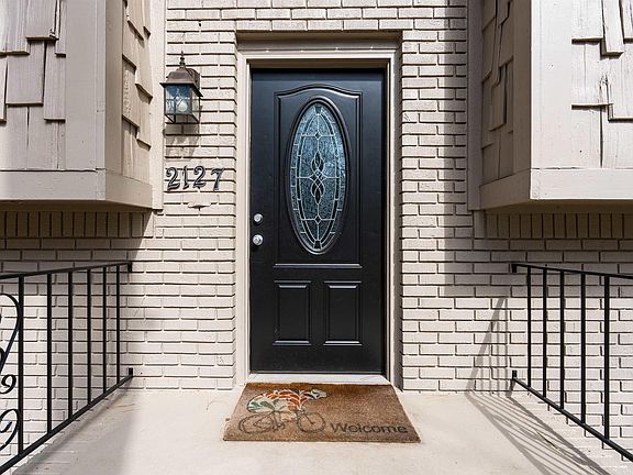 4th image of 2127 Gaylewood Dr