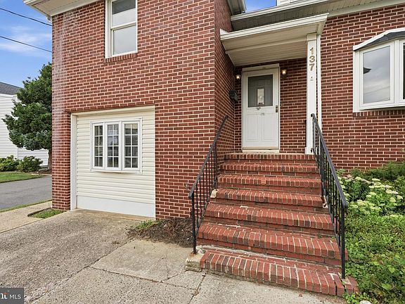 4th image of 137 Thropp Ave