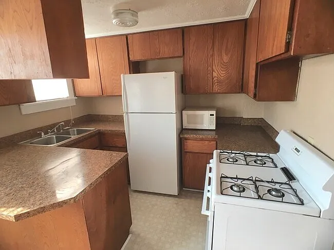320 W Duffy St — Photo 3