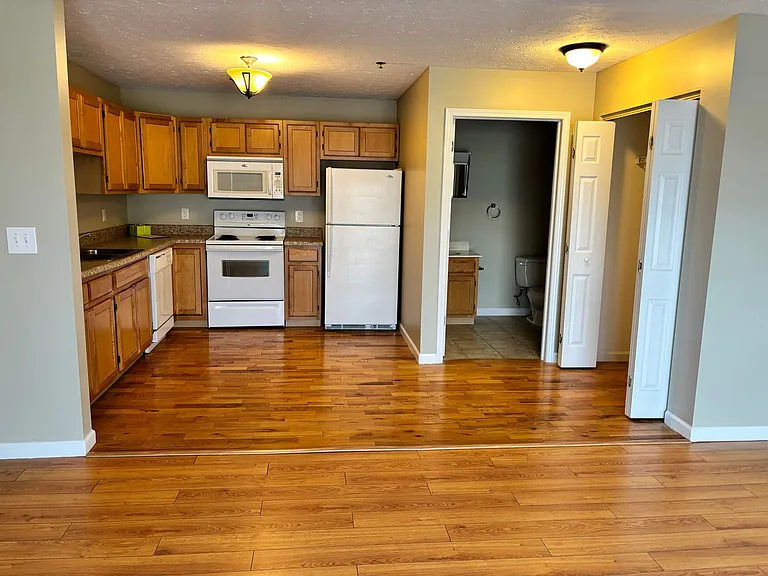 Lakepointe Apartment Homes — Photo 20