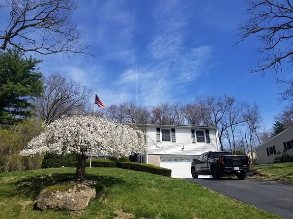 33 Briarwood Ln, Ludlow, MA 01056