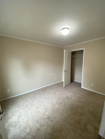 3 bed, 920 sqft, $1,300 — Photo 3