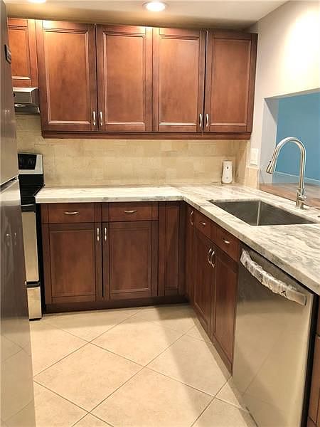 1st image of 9230 Lagoon Pl APT 302