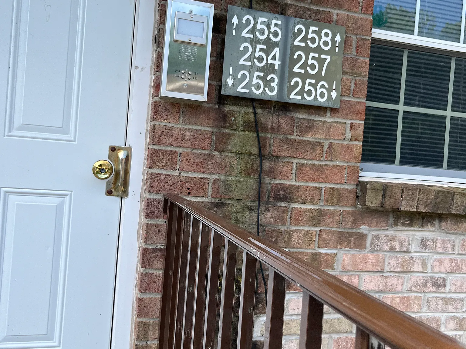 2 bed, 896 sqft, $2,200 — Photo 2