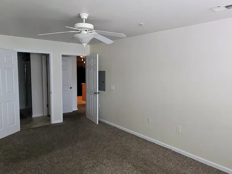 1380 Hertiage Pointe #201 — Photo 3