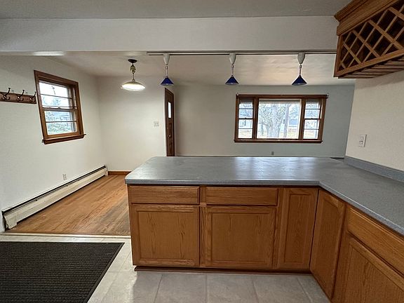 3rd image of 37 Hillhurst Ave