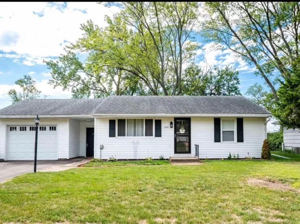2220 W Cindy Ln, Peoria, IL 61614