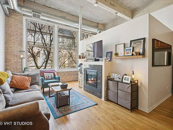 4th image of 2000 S Michigan Ave APT 205