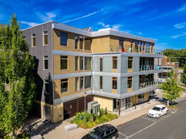 35 Railroad Row Road #C3-1, Hartford, VT 05001