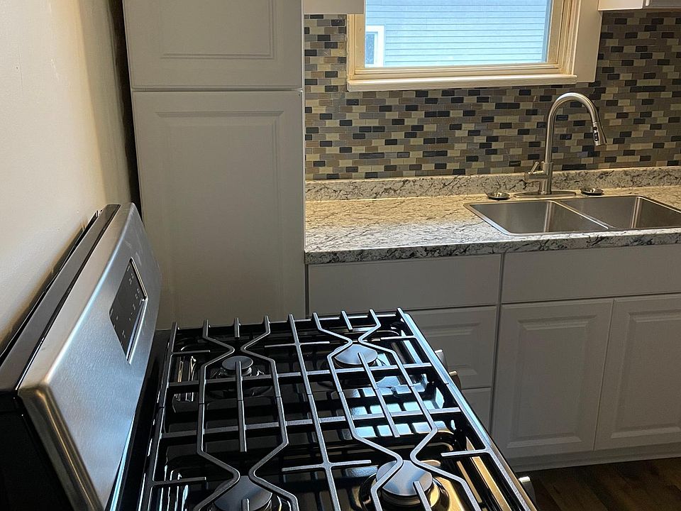 1st image of 305 W Elm St #3