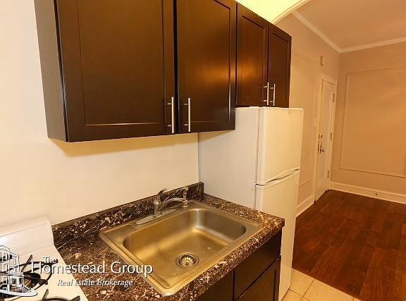 2nd image of 2827 N Burling St APT 00207