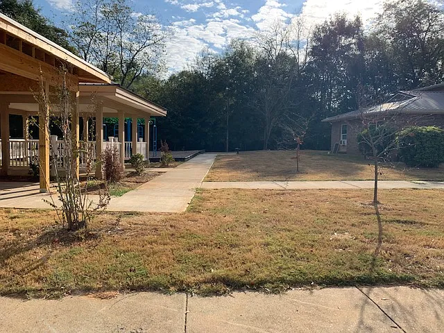 Valley Manor — Photo 6