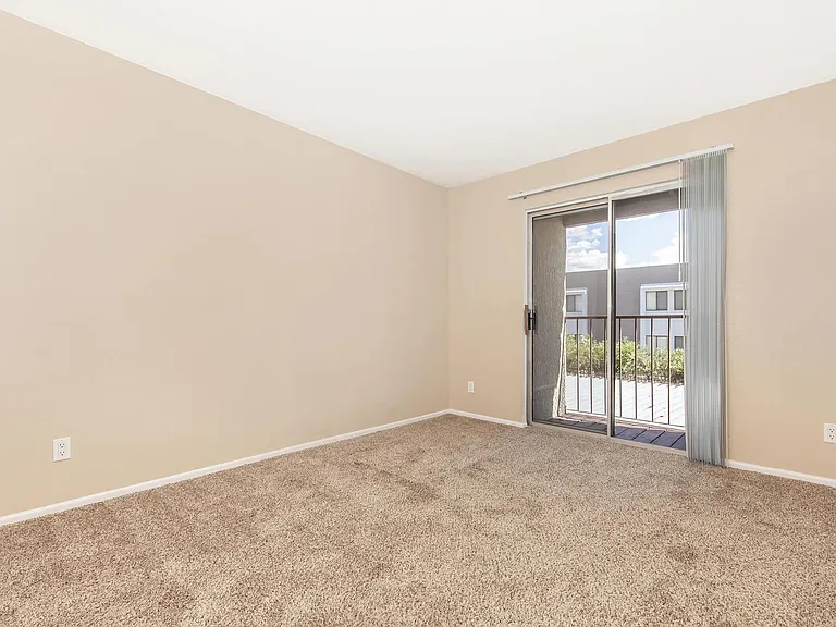 Broadway Proper Apartment ** One Month Free**W/D Included — Photo 9