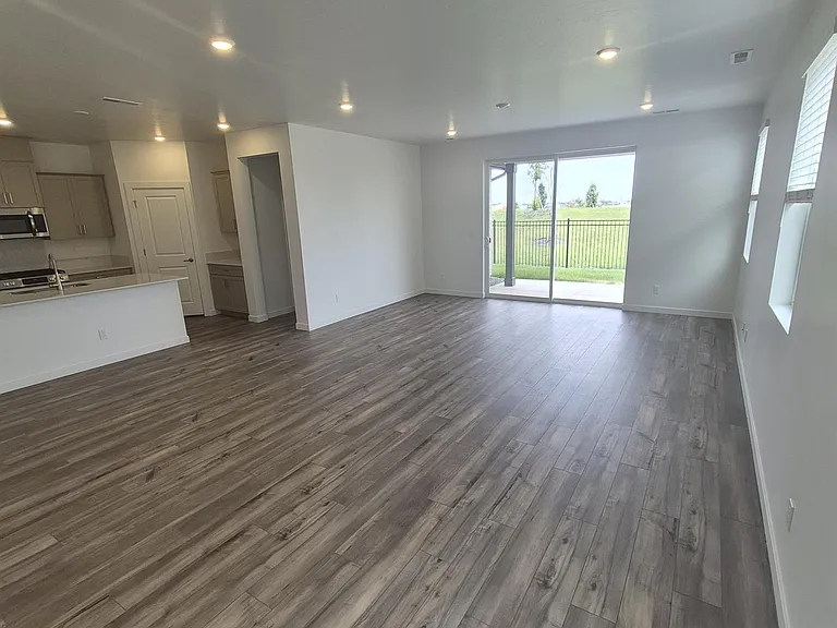 1761 N Big Star Ave — Photo 2