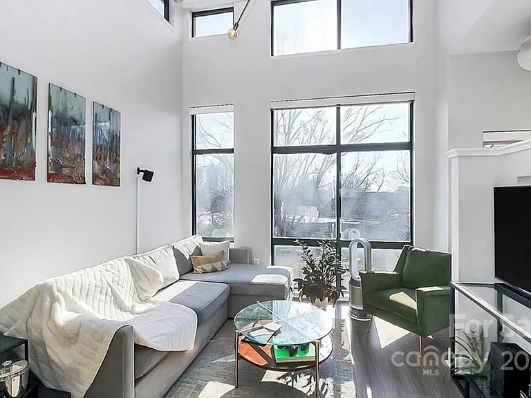 514 10th St #406 — Photo 11