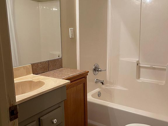 4th image of 410 1/2 W College St