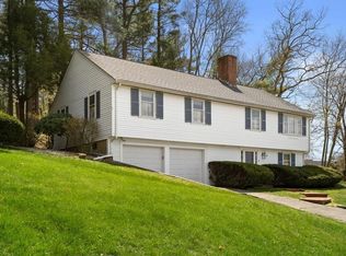 18 Nottingham Rd, Lynnfield, MA 01940