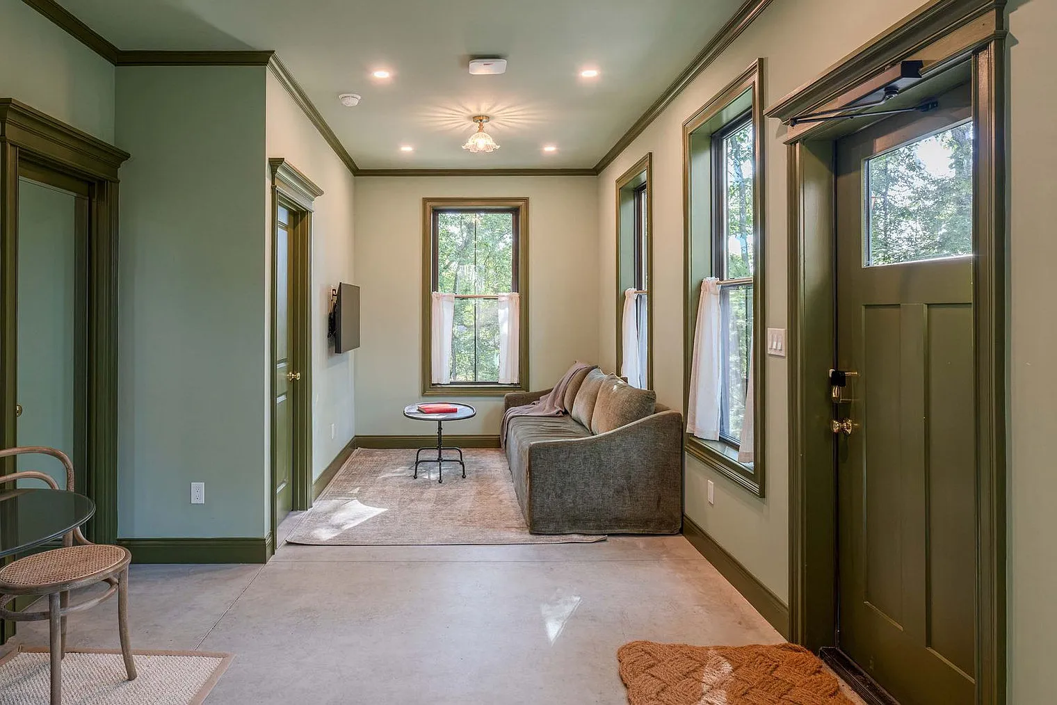 2 bed, 1.0 bath, 527 sqft, $9,435 — Photo 1