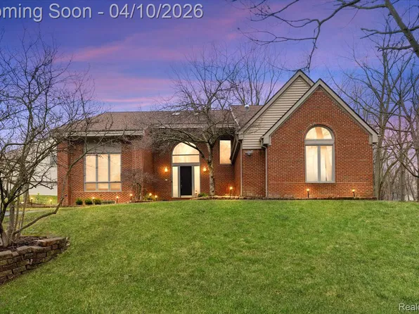 2295 Shore Hill Dr, West Bloomfield, MI 48323