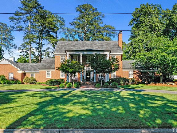 2nd image of 401 Shady Circle Dr