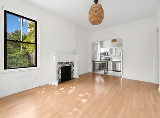 101 W 11th St APT 2F, New York, NY 10011