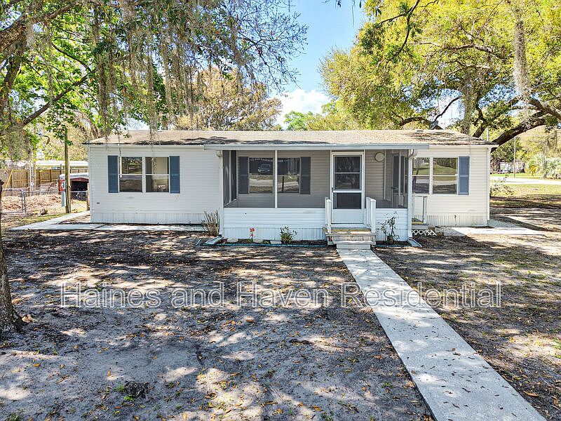 1st image of 322 Clearwater Lake Dr