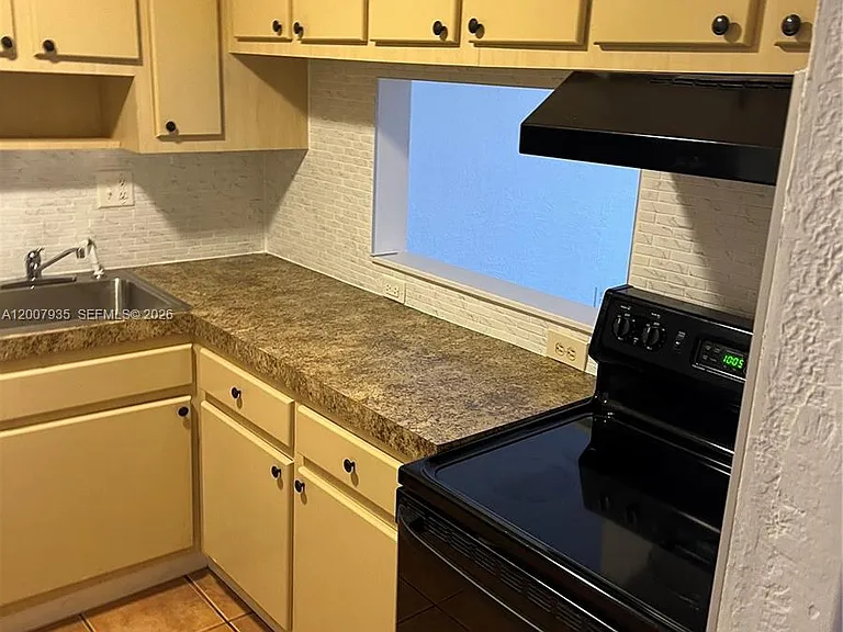 10525 SW 112th Ave #114 — Photo 5