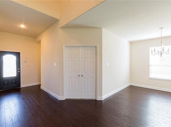 3rd image of 4401 Overbrook Dr