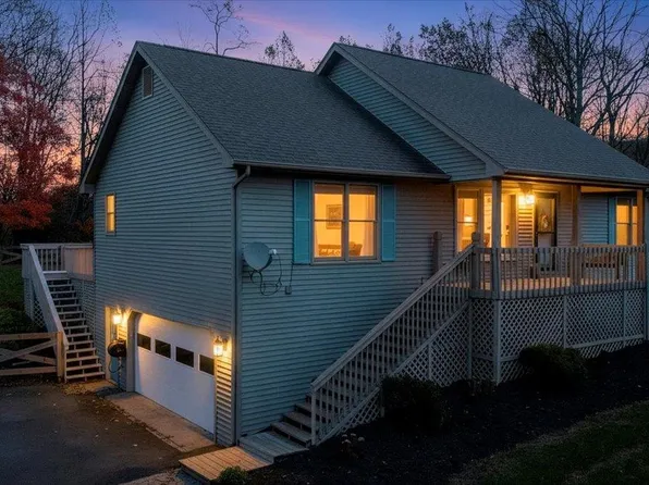 246 White Oak Dr, Blue Ridge, VA 24064