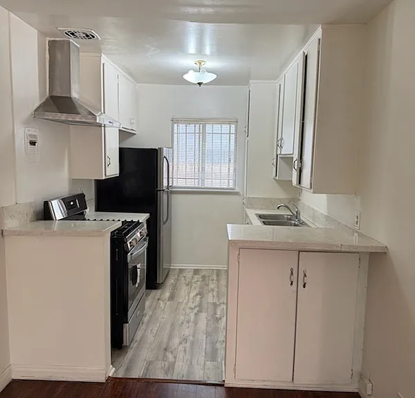 3658 Mentone Ave #4 — Photo 1