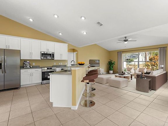 4th image of 619 Rhodes Dr