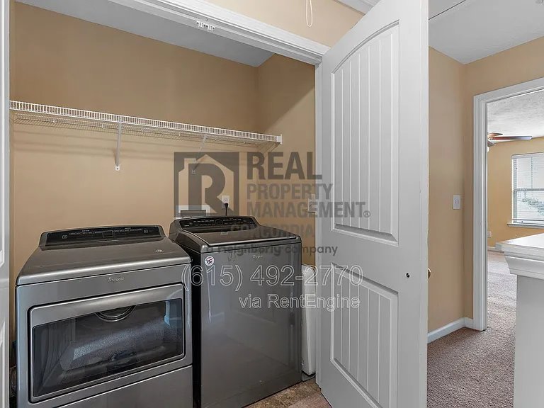 1702 Sprucedale Dr — Photo 16
