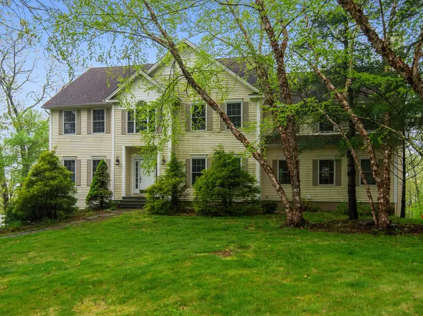 261 Royal Coach Lane, Southbury, CT 06488