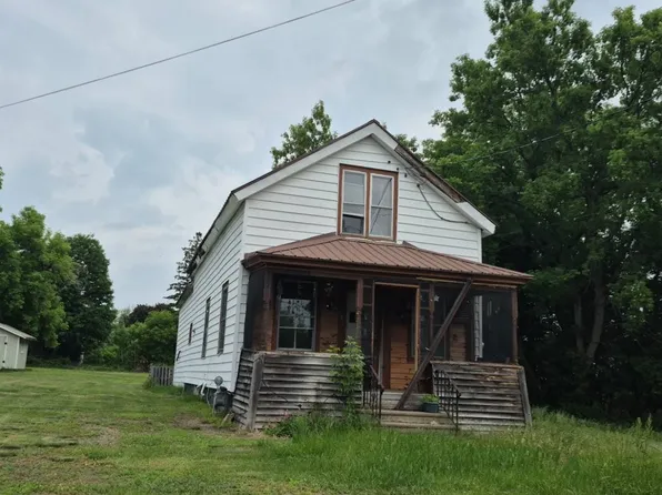 6 Desmond St, North Lawrence, NY 12967