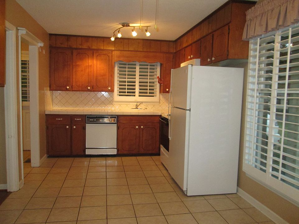2nd image of 516 Woodland Dr