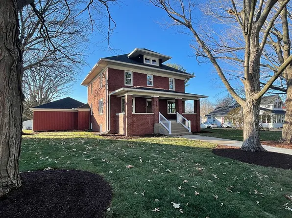 205 S Jackson St, Philo, IL 61864