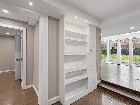 2nd image of 546 Chapel St APT 1