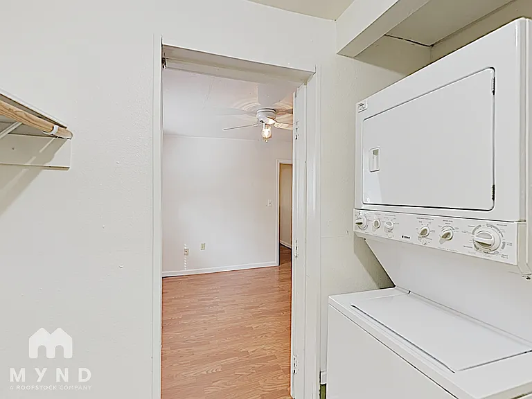 409 13th St #B — Photo 11