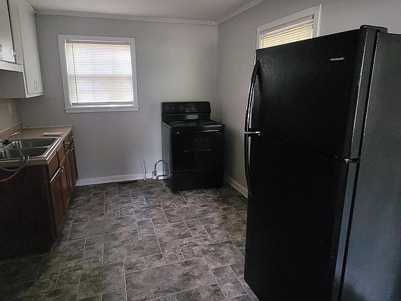 3rd image of 4339-4341 E Bayley St