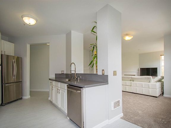 3rd image of 101 Crescent Way APT 2203