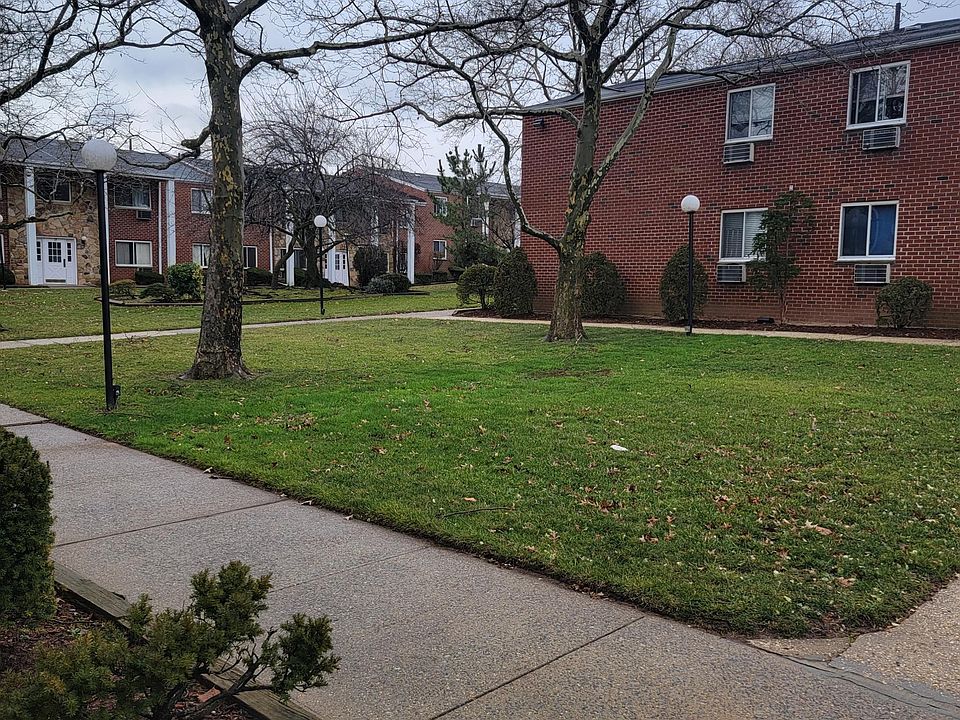 1st image of 9 Gadsen Pl APT 1C