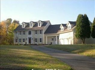 1 Ryans Cir, Simsbury, CT 06070