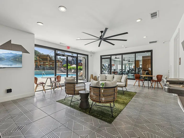 Wesley St. Claire Apartments at Lawrenceville — Photo 43