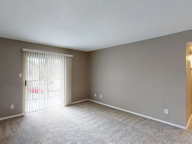Highland Park Apartments — Photo 27