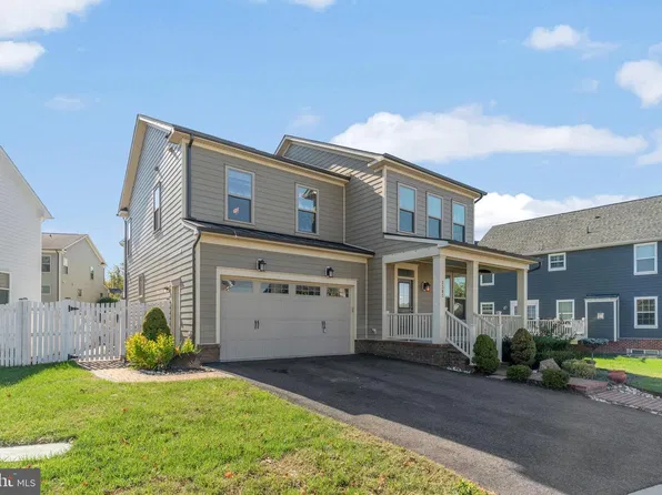 2385 Harmsworth Dr, Dumfries, VA 22026